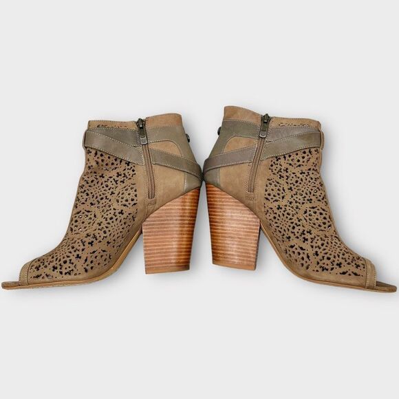 Vince Camuto Maizy Perforated Laser Cut Leather Ankle Booties Brown Size 10M/40 - Picture 5 of 15
